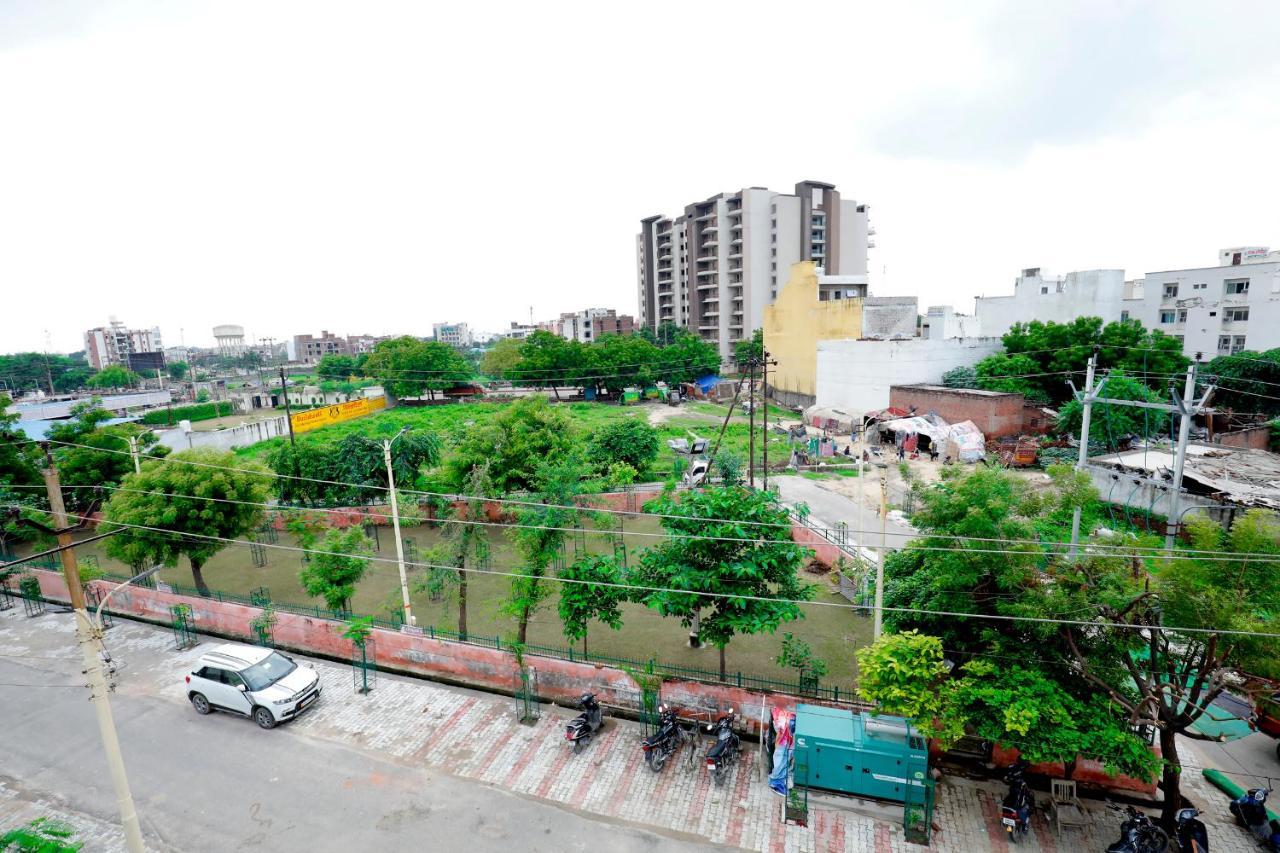 Taj Sojourn Bed & Breakfast Agra  Exterior photo