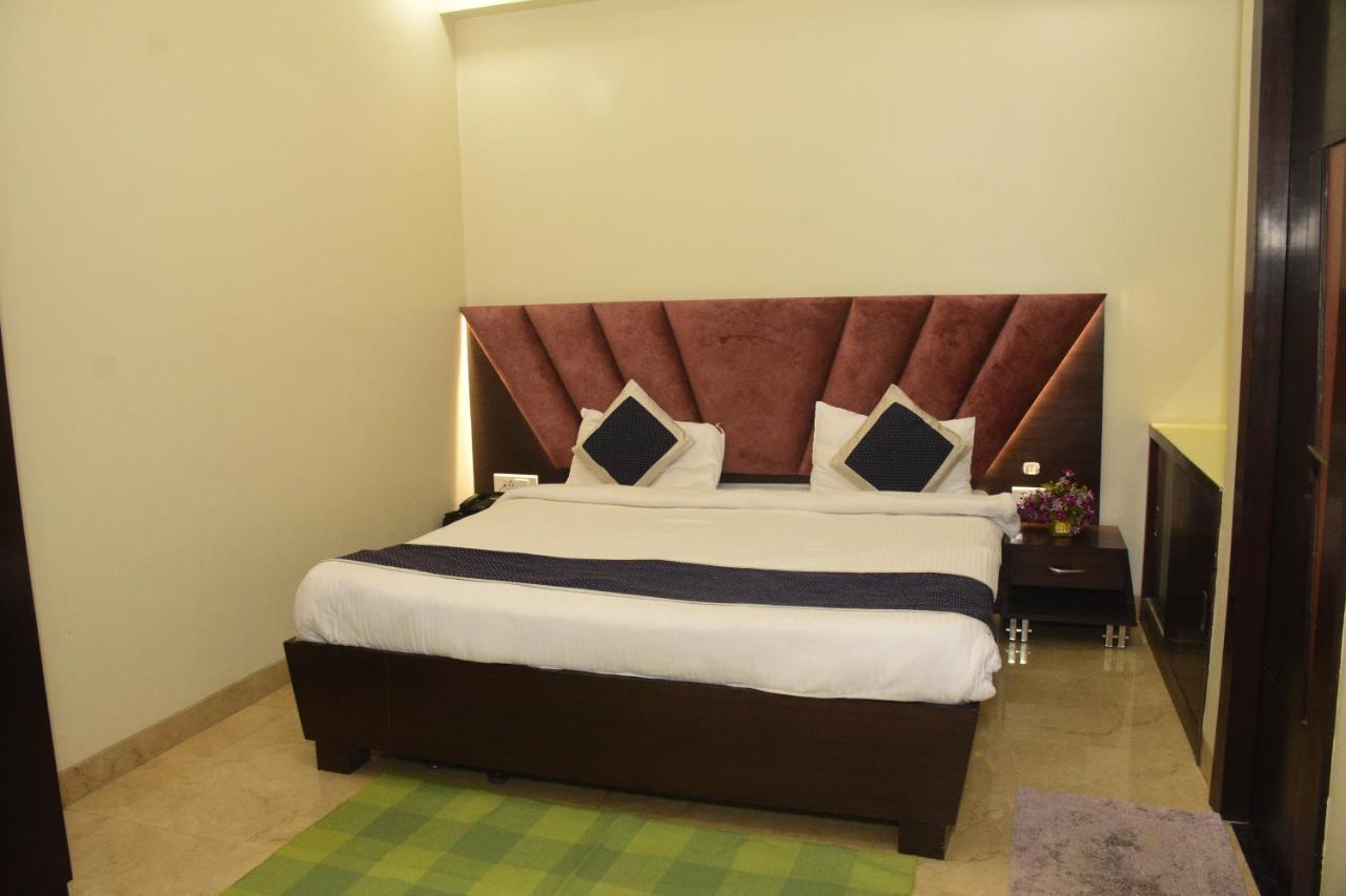 Taj Sojourn Bed & Breakfast Agra  Exterior photo