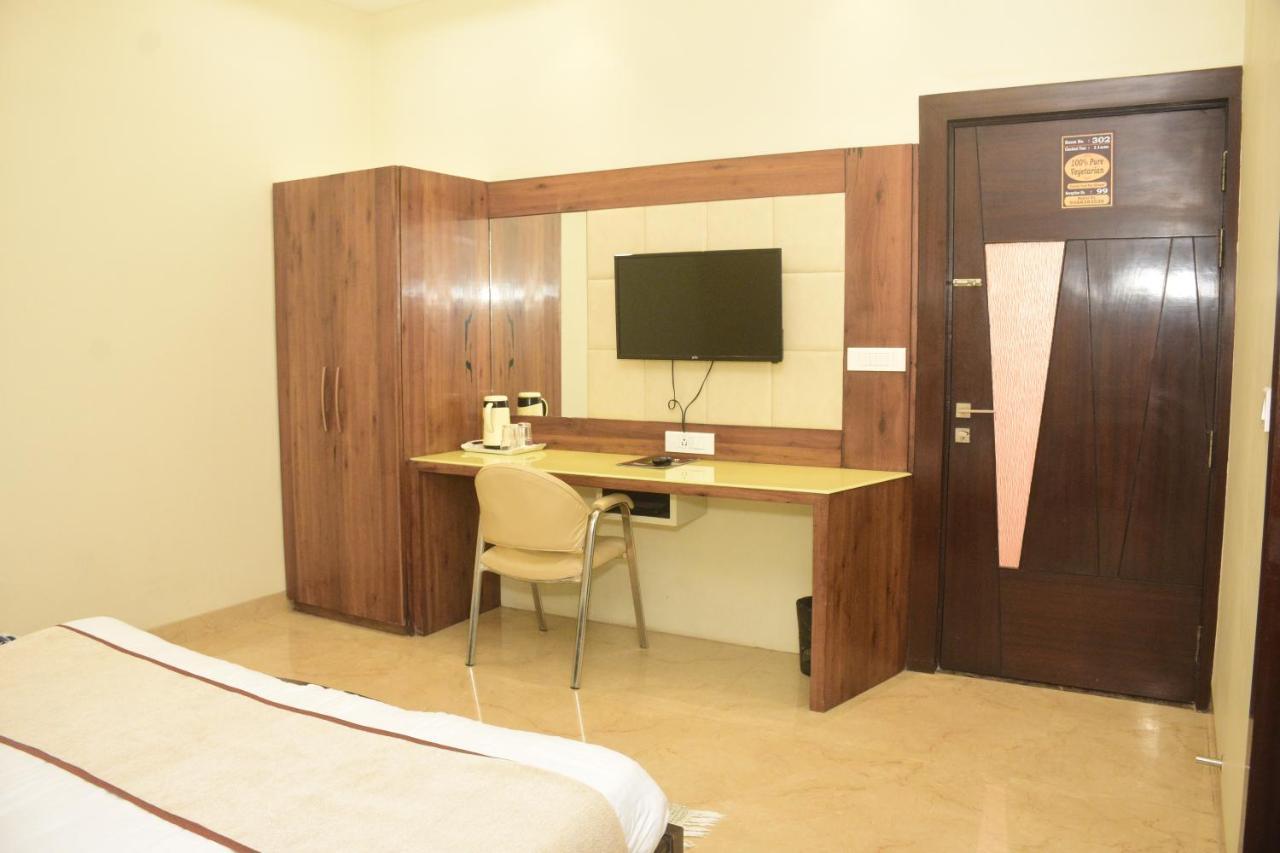 Taj Sojourn Bed & Breakfast Agra  Exterior photo